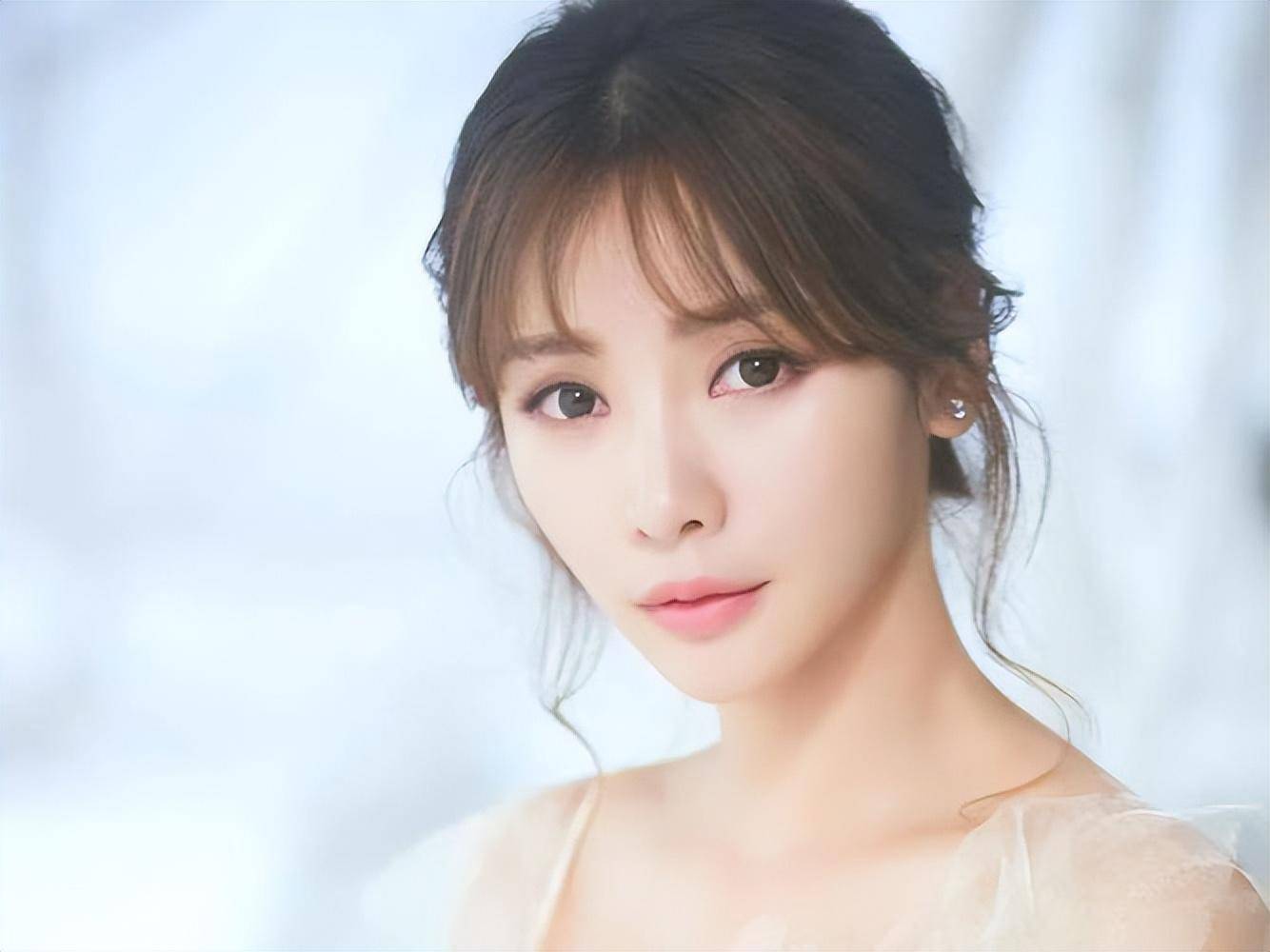 43岁柳岩不幸确诊肿瘤!手术3个月后复发,女神光鲜的背后是心酸