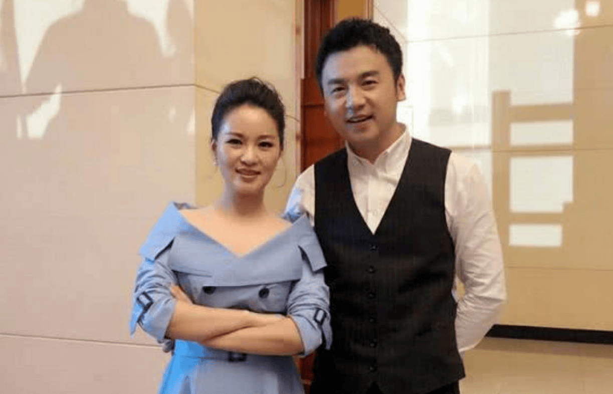 她是首位博士级歌唱家,曾12次荣登春晚,其丈夫身份更让人震惊_雷佳