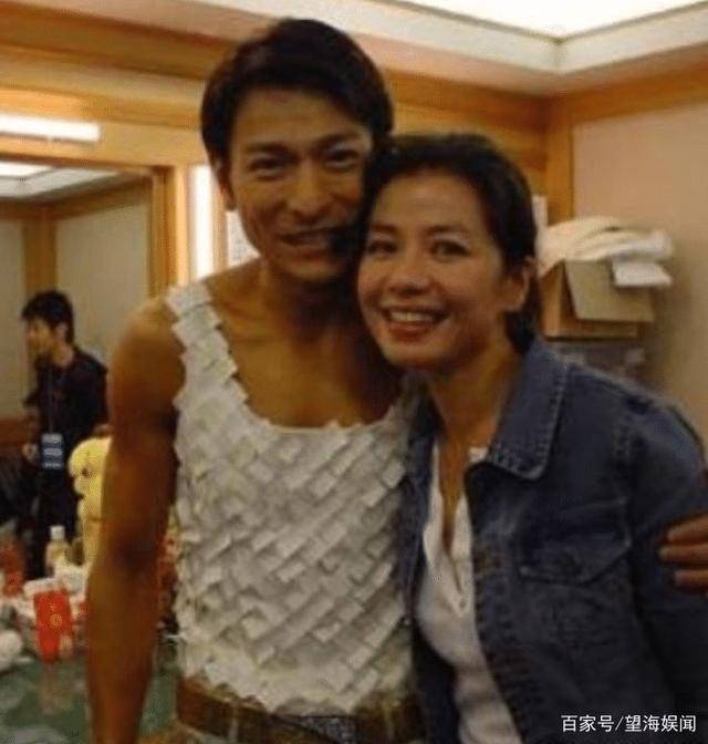 她拒绝了成龙和刘德华的追求,却为亡夫守寡至今,59岁她惊艳动人