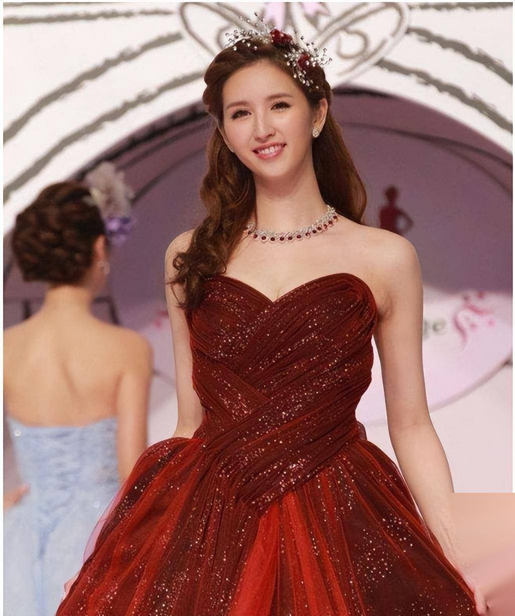 25岁为父还债千万,被200位情人干爹包养,何傲儿现在怎样?