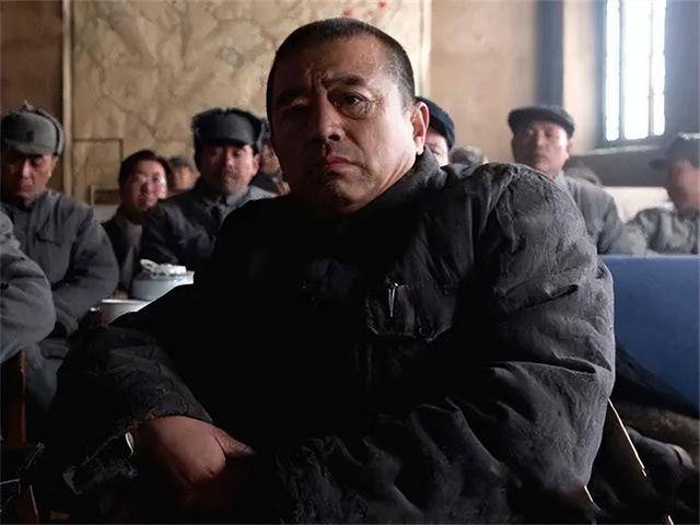 《彭大将军》以及《百团大战》中贡献了精湛的表演;雷飞在《巍巍昆仑