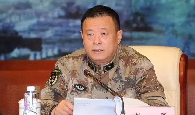 他接替张万年任总参谋长,63岁升上将,儿子是东部战区陆军副司令