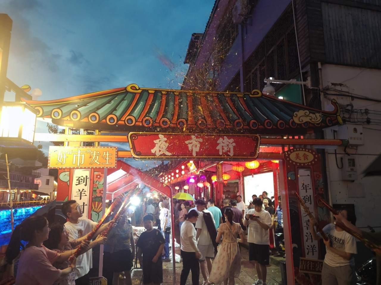 新"夜"态点燃别样烟火气 双峰乡"冷淡杯"夜市火热开市