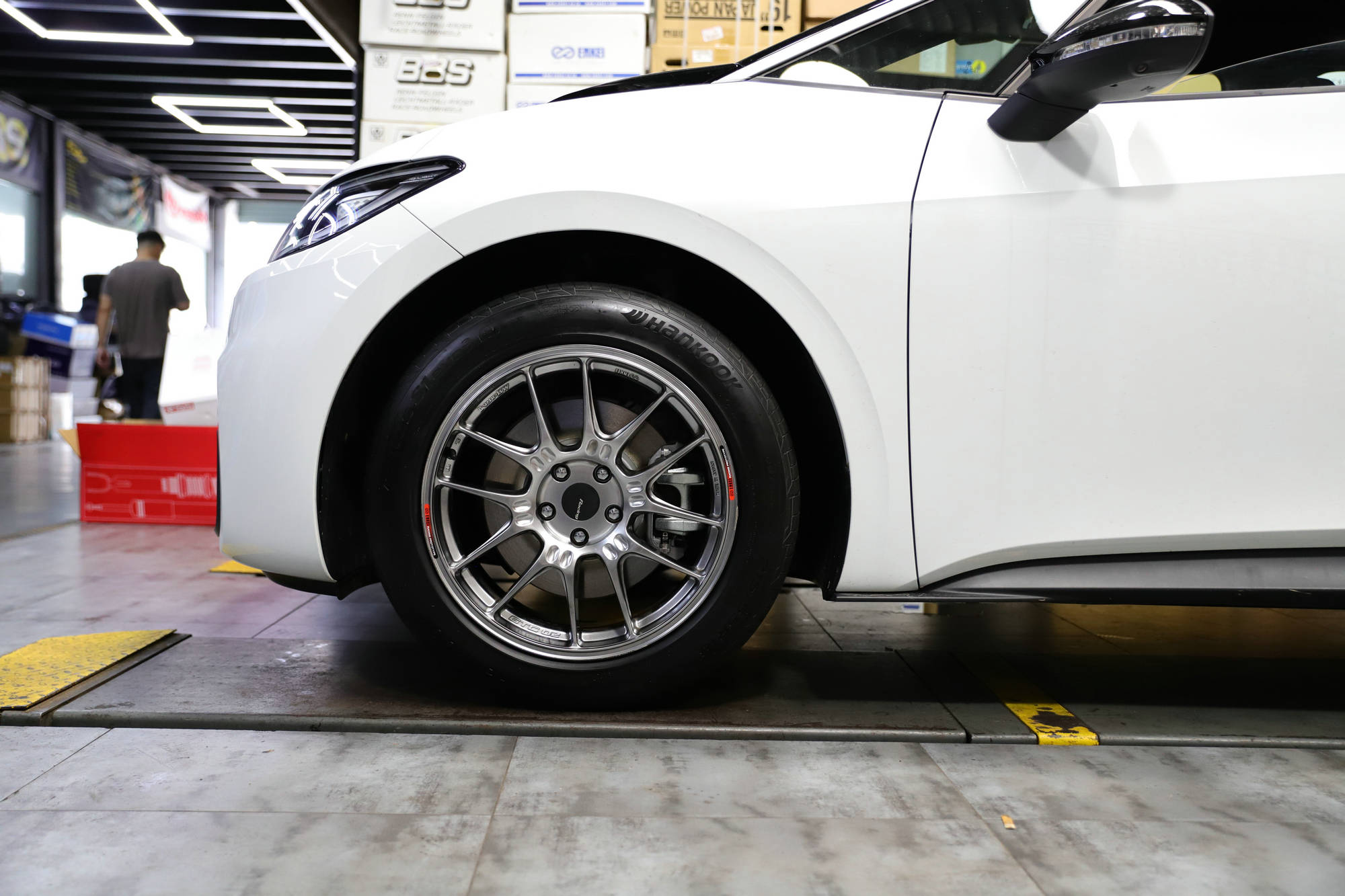 电动新生代:大众id3换装日本enkei gtc02轮毂的改装之路