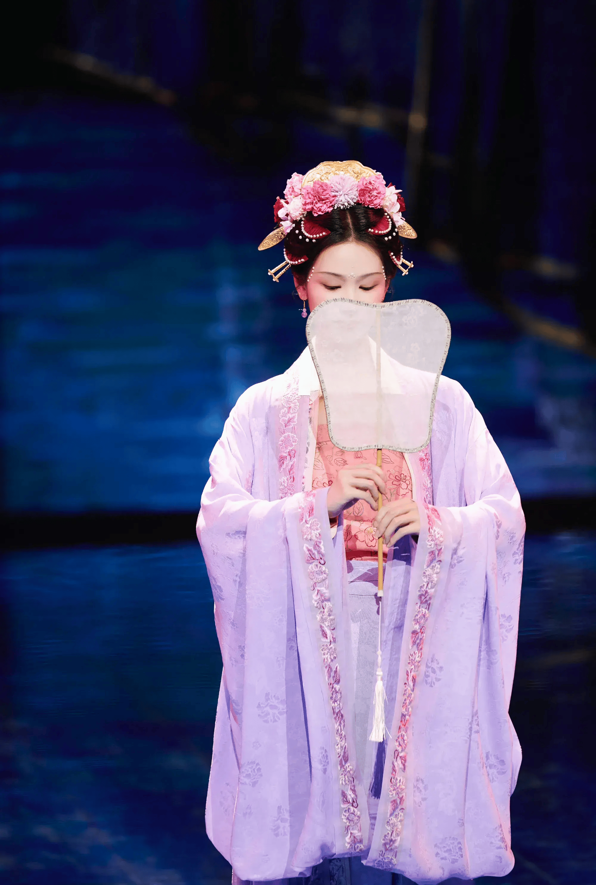 陈都灵央视太长脸,南宋贵族少女造型超惊艳,彻底秒了薛凯琪