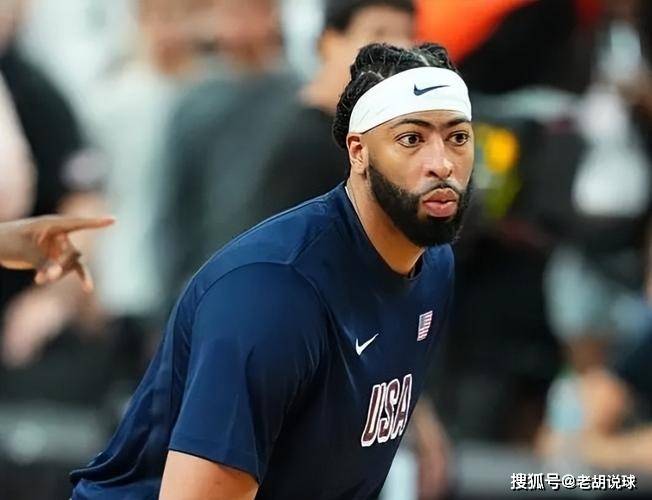 原创            彻底打服了！约基奇盛赞浓眉才是DPOY，詹姆斯插手美国男篮教练组-约基奇传球给詹姆斯