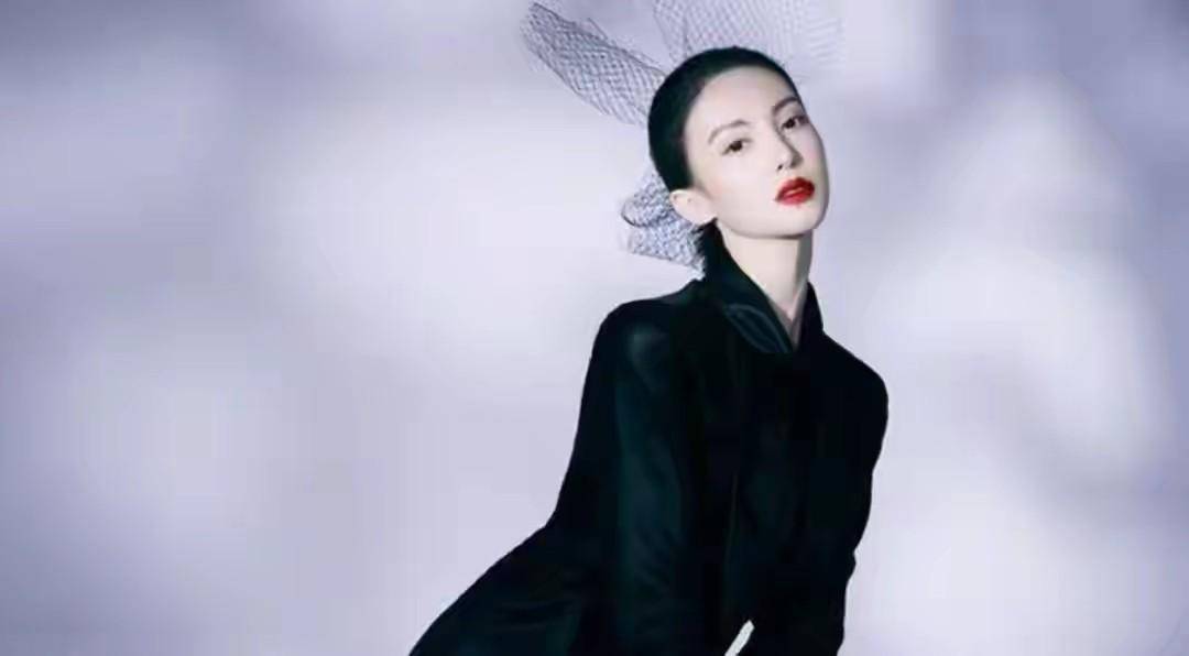 隐瞒了我们14年!原来他就是金晨的亲生父亲,难怪女儿能大红大紫