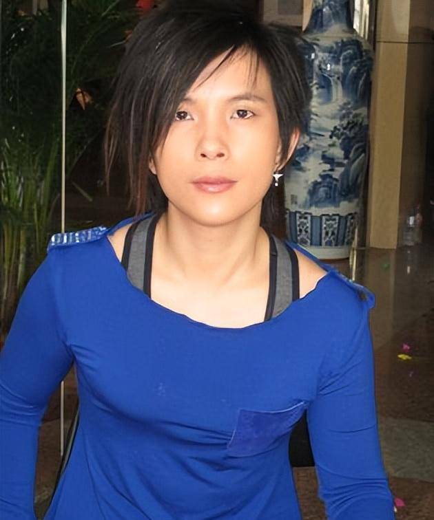 男女通吃,一张满脸胡茬的照片,彻底撕下了潘美辰的遮羞布