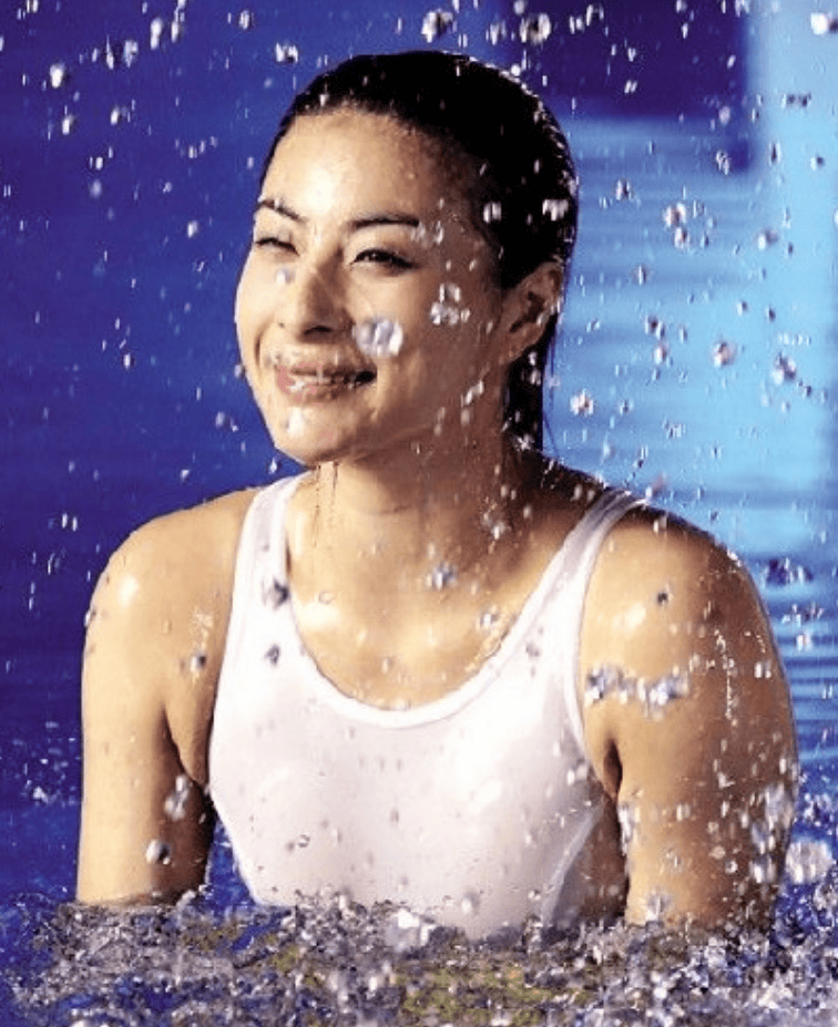 这一次,以"特殊身份"亮相的郭晶晶,证实了霍震霆当年没说错!