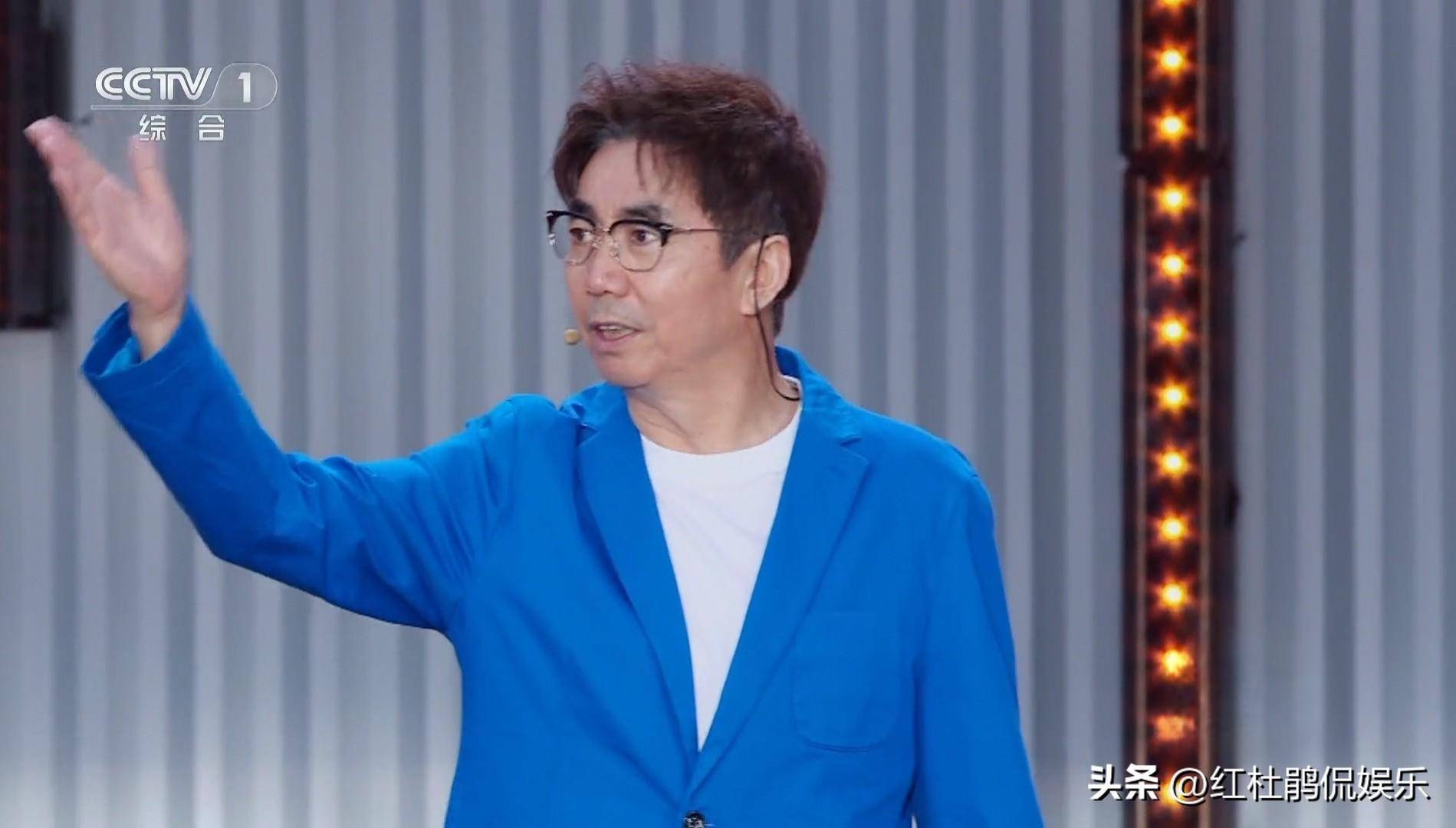 《星光大道》新版季赛,主持人朱迅回归,网友吐槽的范明终于下课