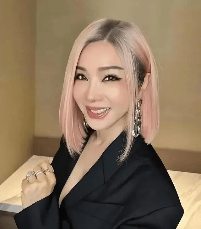 而言承旭和前女友分手后,也没找到下一任对象.