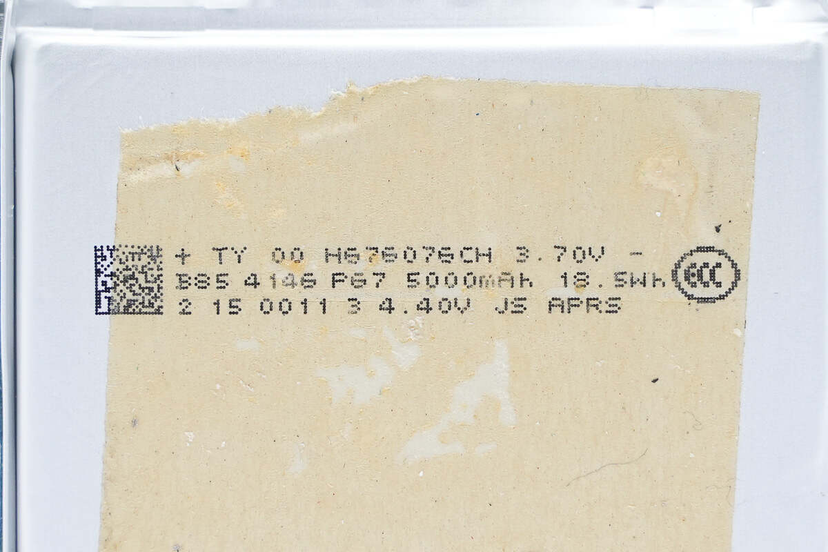 支持最高15w磁吸无线快充和20w pd快充,此外还兼容qc协议和fcp,scpdcp