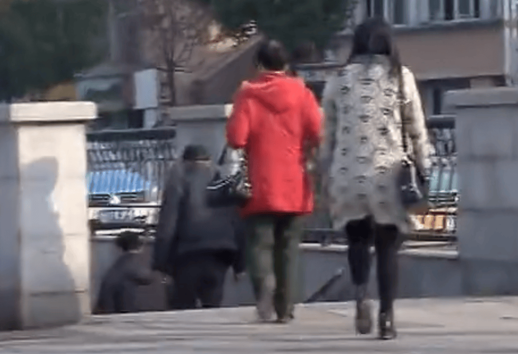 回顾:嫌丈夫太丑抛夫弃子,得知儿子成主任医师,母亲携