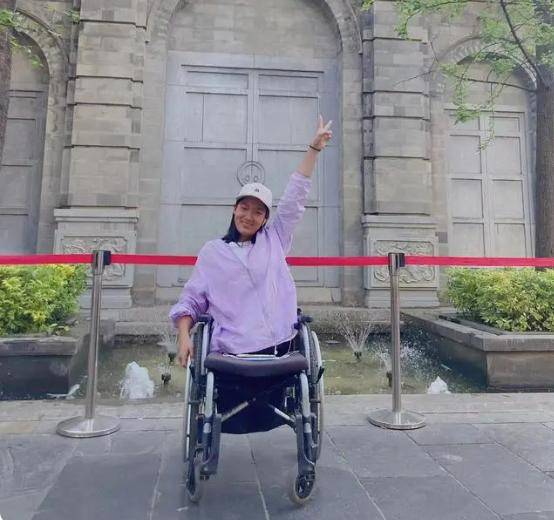 回顾"篮球女孩"钱红艳"4岁失去双腿,11岁学习游泳,如今"化茧成蝶"