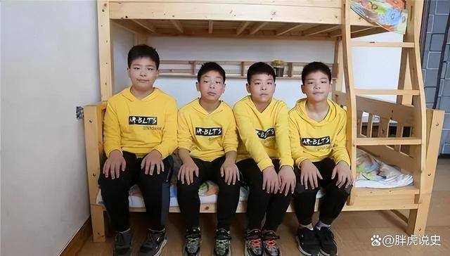 中国首例全男四胞胎,出生时4人总重10斤,18年后皆金榜题名