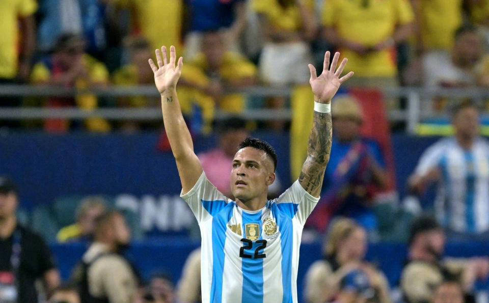 伊瓜因与劳塔罗或阿尔瓦雷斯换位,梅西是否能多拿几个冠军?