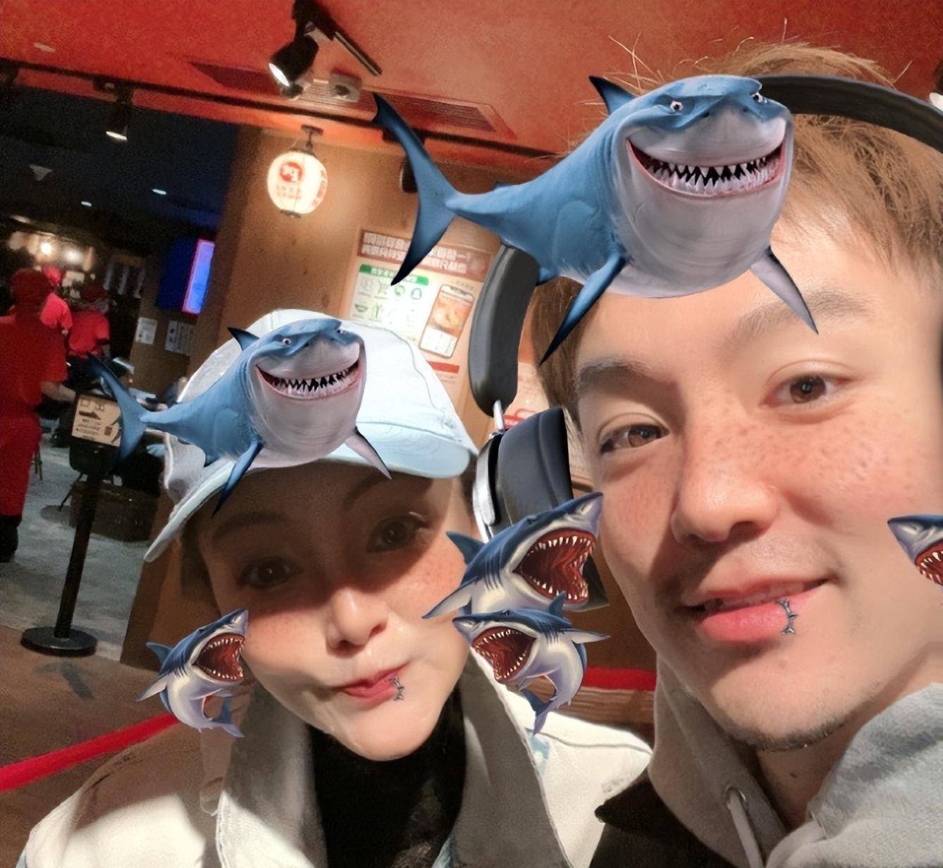 8 岁童星孟智超植发后现状:与妈妈现身香港,三十年转瞬即逝