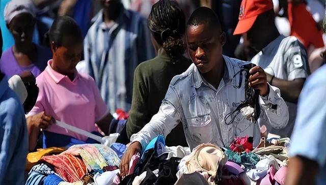  引起 中国捐赠的旧衣服送到非洲后怎么了？看完会捐吗？ 