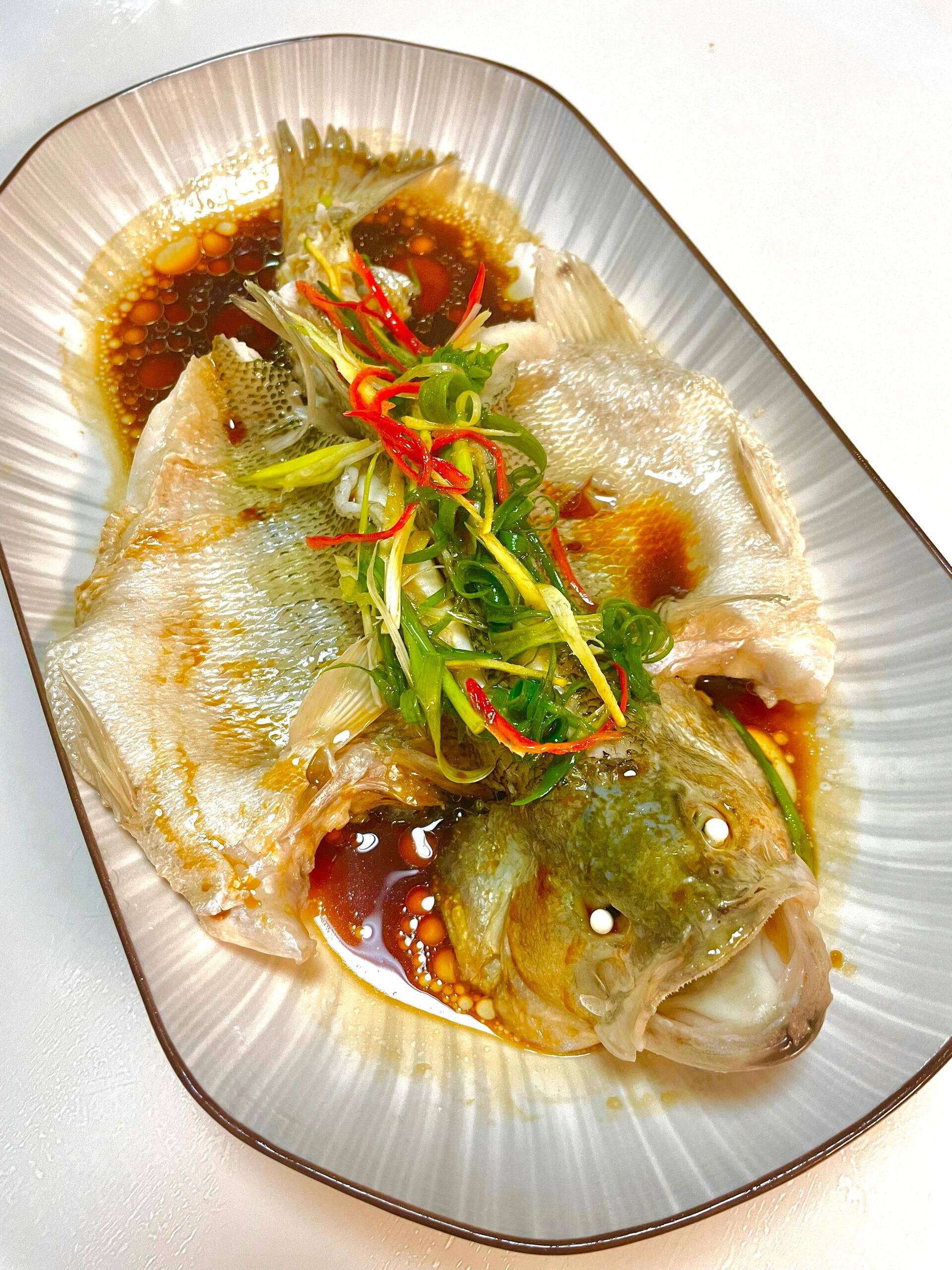 鲜美嫩滑的清蒸鲈鱼