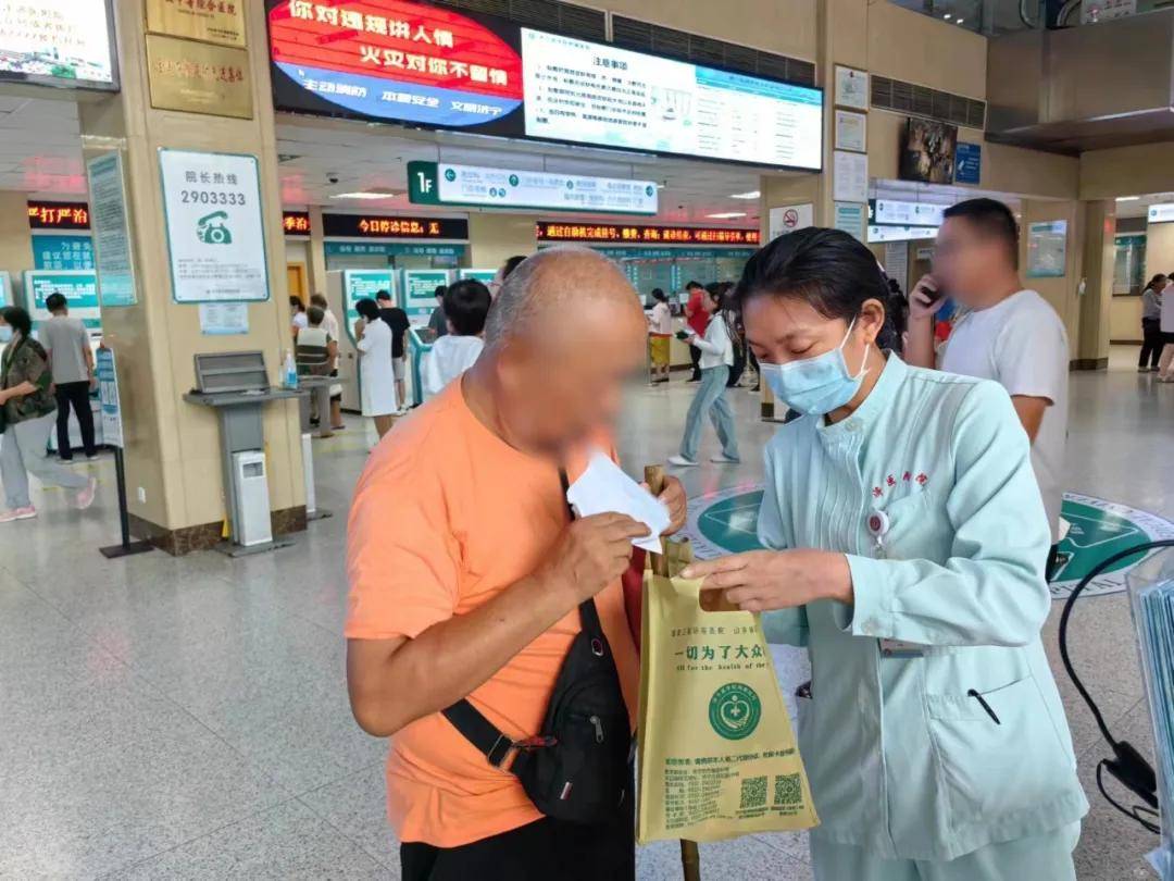 包含东直门医院异地就医陪诊代挂号老人体检全程引导,安稳完成检查的词条 包含东直门医院异地就医陪诊代挂号老人体检全程引导,安稳完成检查的词条