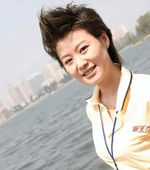 离开家乡沈阳,金霞来到了海南海口,开始了全新的生活.