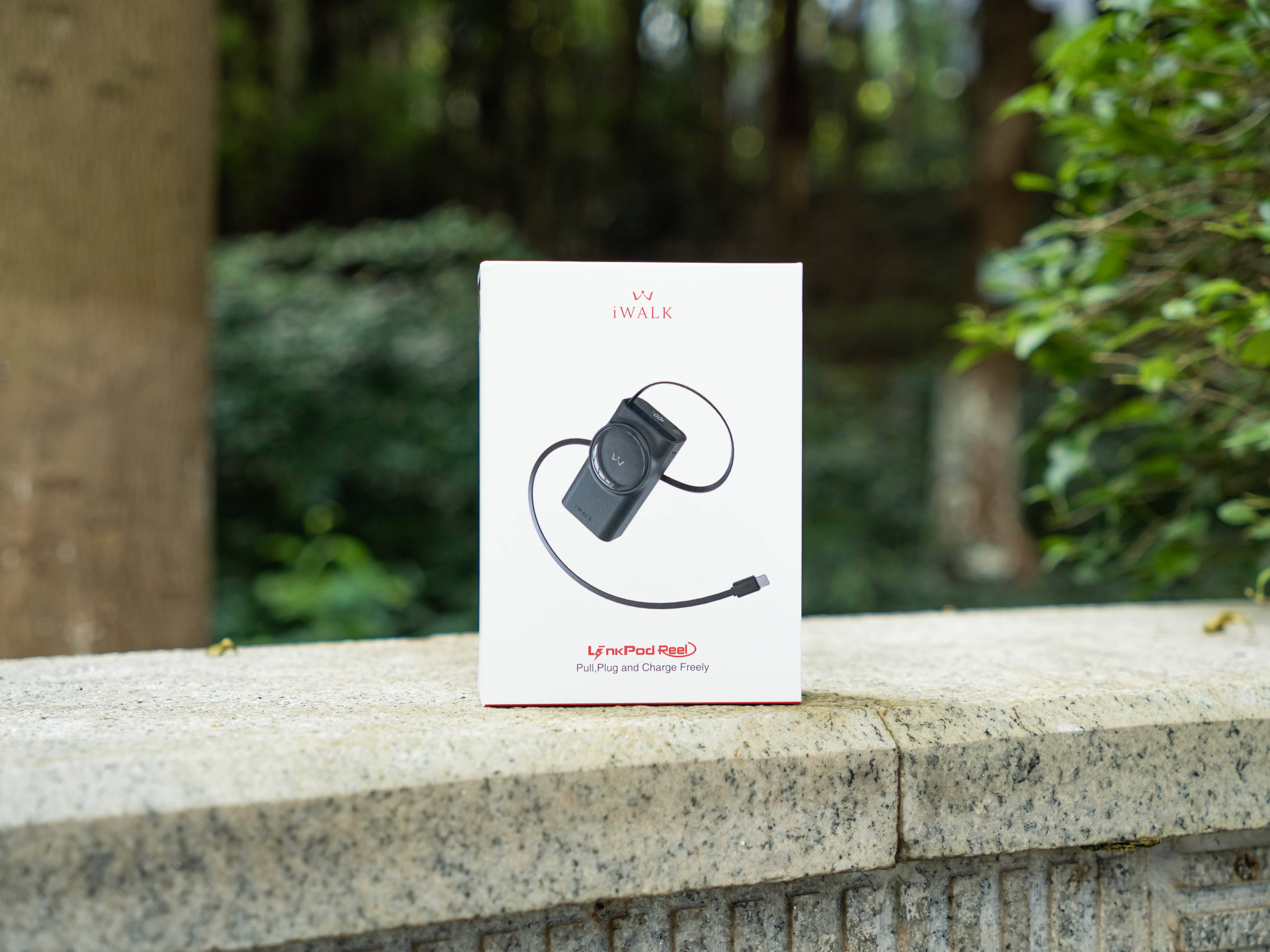 伸缩自如自带线，为背包腾出更多空间，iWALK 拉拉宝