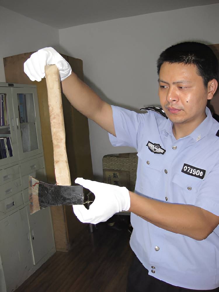 2015年,原内蒙古公安厅厅长赵黎平,为何要枪杀小他37岁的情妇?