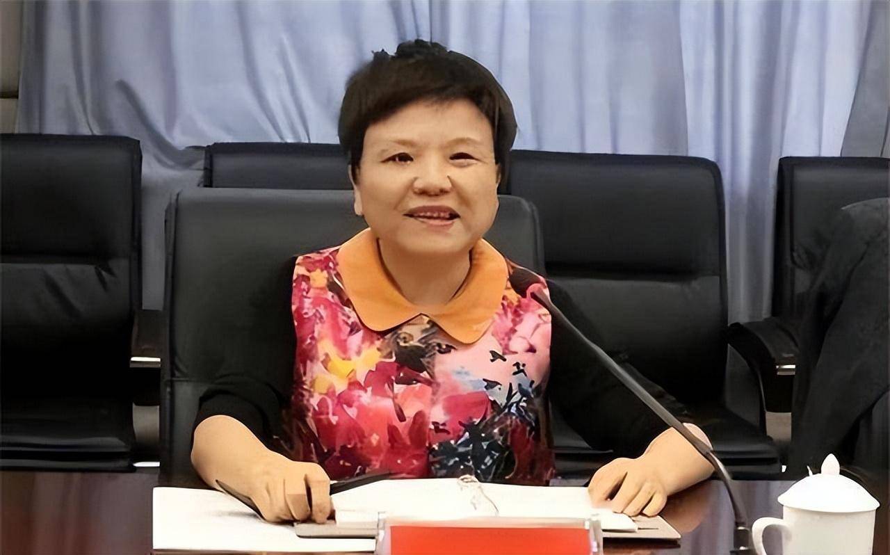 回顾何巧女:浙江女首富身价300亿,赴美豪捐96亿,却国内欠200亿