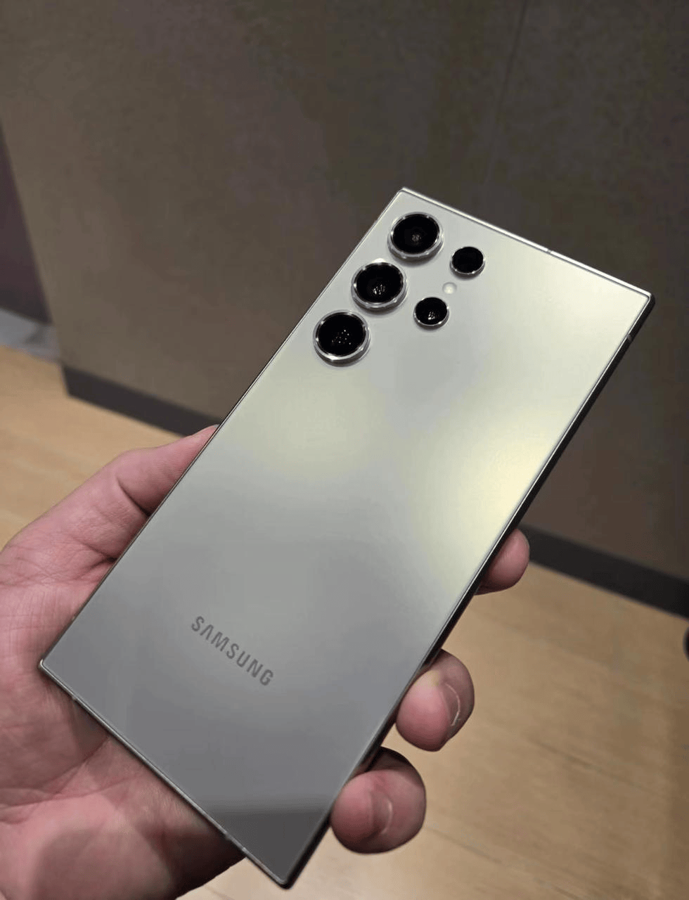 手机谈质感只有苹果三星能打?国产已卷麻,这款千元新机就不差