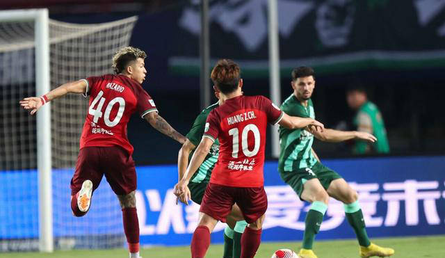 上海申花客场对阵武汉三镇,成都蓉城则客场挑战浙江队,北京国安前往