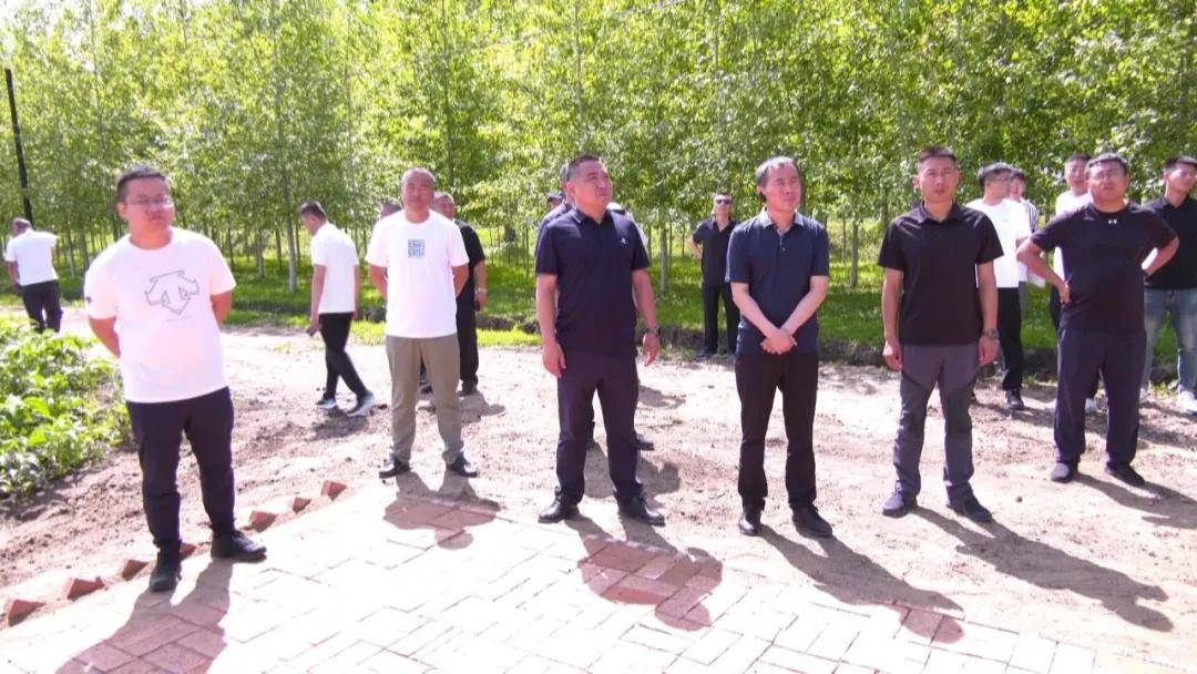 青冈县农业农村局组织开展粮食作物单产提升技术示范观摩活动