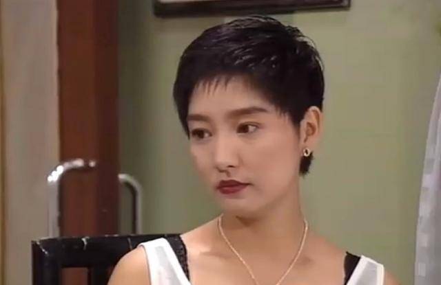 68岁米雪对比59岁雪梨:相差10岁却截然不同,妹妹已经一脸褶子