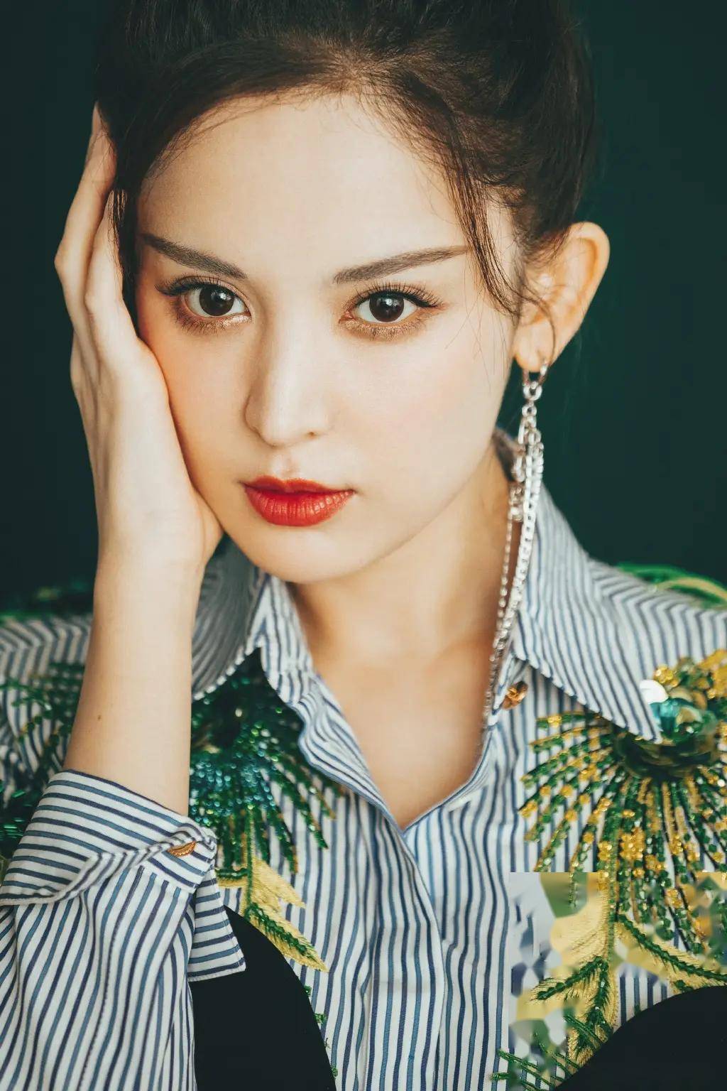 31岁古力娜扎写真曝光,迷人身材引无数网友羡慕!