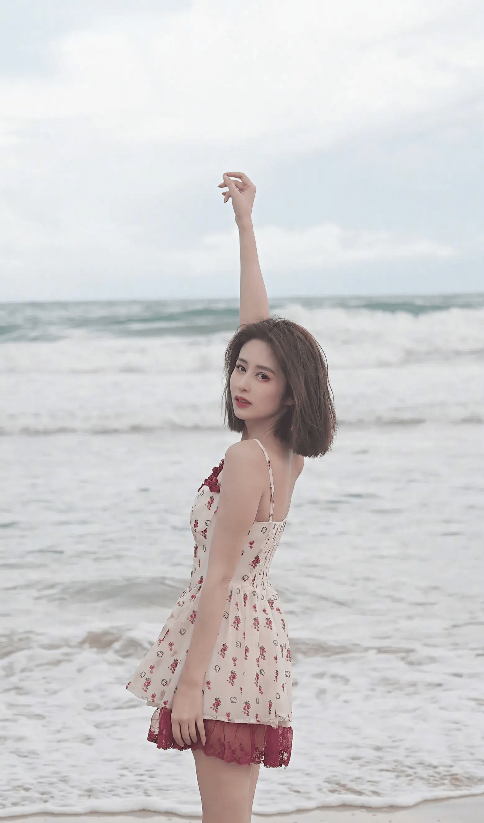颖儿夏日海边大片身材似少女