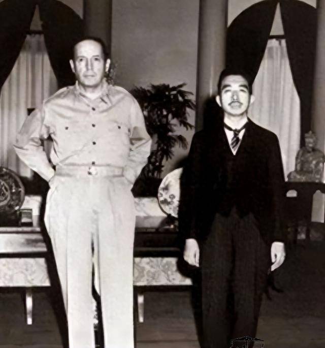 侵华战犯东条英机绞刑现场:活活挣扎12分钟,死前被吓哭丑态百出