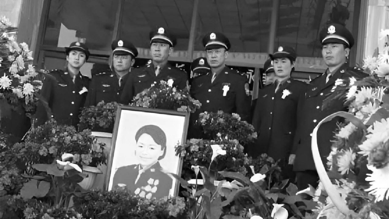 参考文献:王斌《廿载忆长霞》王阿敏《任长霞之子忆妈妈:"做她那样的