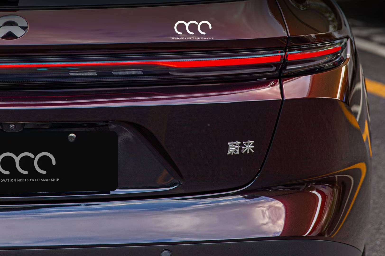 【漫彩】蔚来et5t流光黑魅红改色膜,呈现红色黑色流金色渐变质感