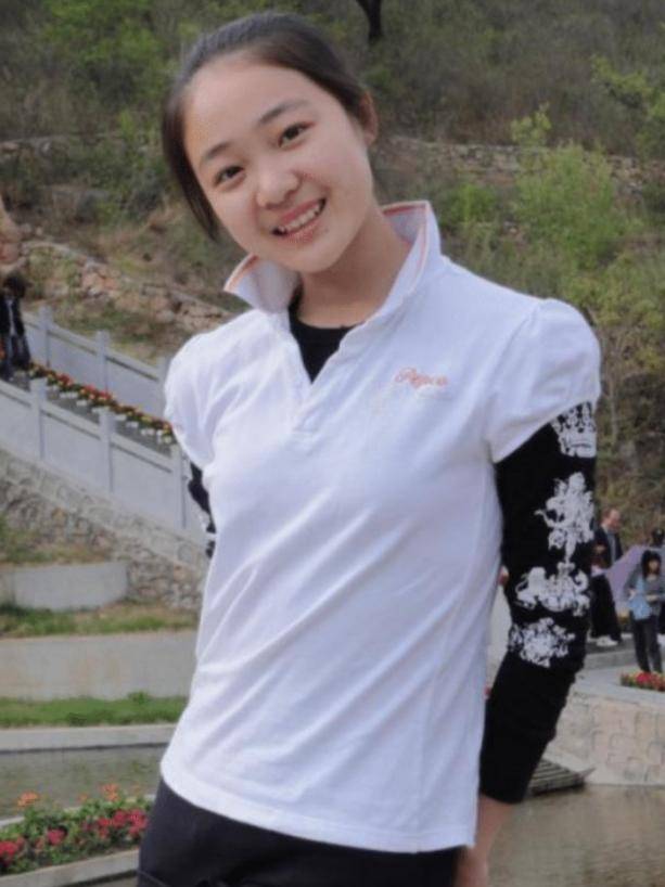 她7岁出道,12岁爆红,当红时出国留学,如今却无戏可拍_齐如意_演艺圈