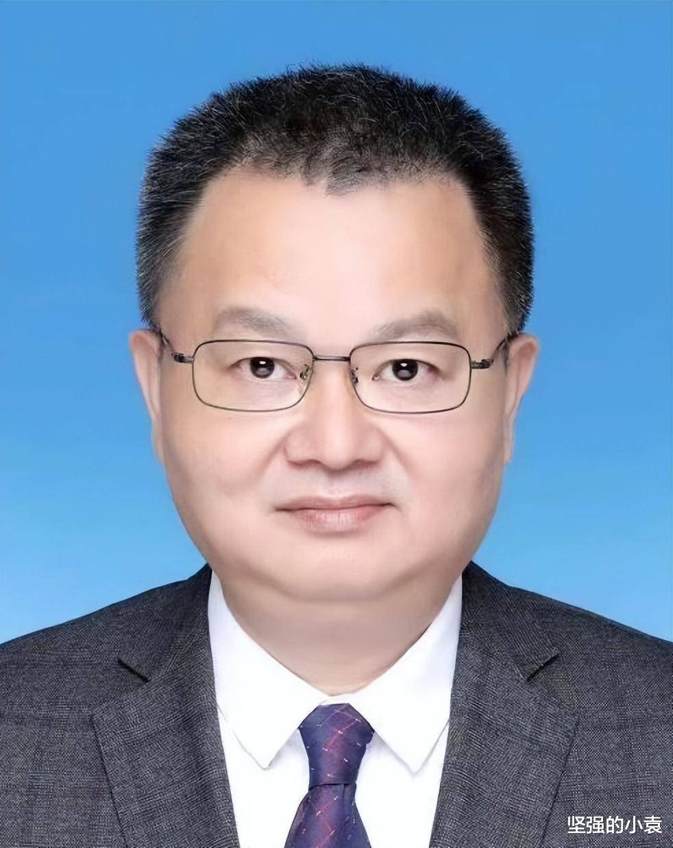 他是现任武汉大学校长,15年当选中国科学院院士,后官至副部长级