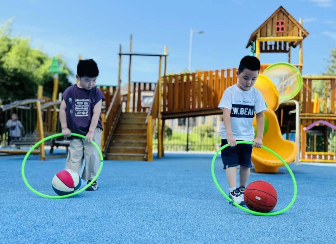 幼儿园体育游戏100例图片视频大全集的简单介绍