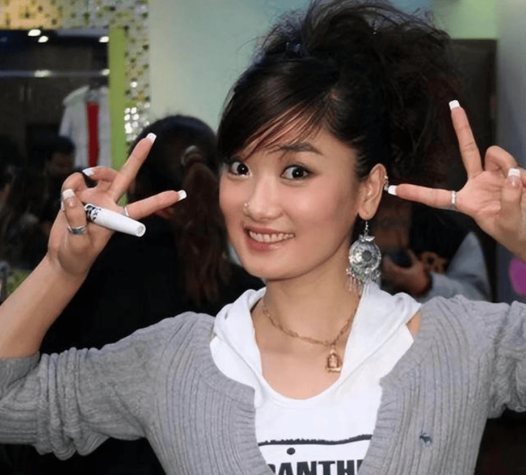 杨魏玲花这个名字大家可能有些好奇