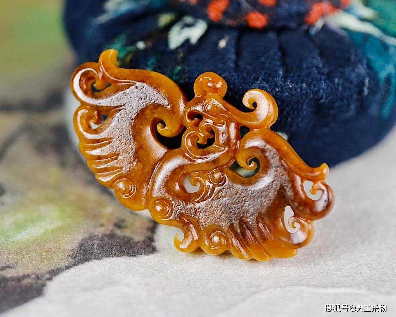 又贵又假的和田玉！为什么买黄沁的人越来越少？_搜狐网