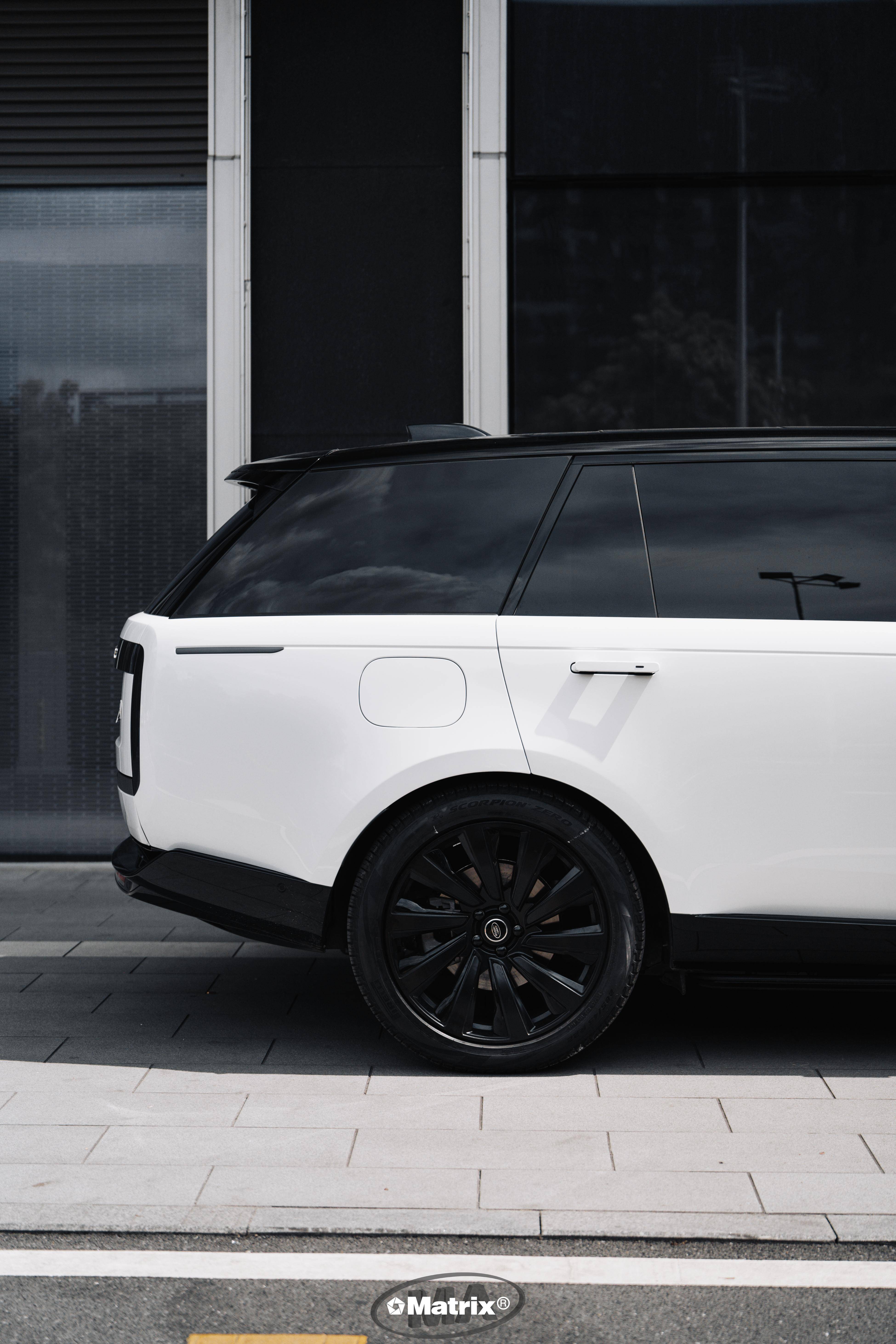 【matrix】路虎揽胜极玉白改色膜,细腻质感诠释不凡气质