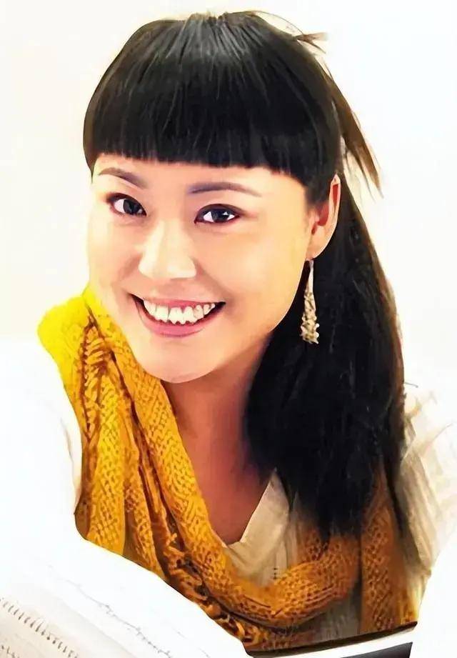 三婚嫁小22岁男友,被500位导演"封杀"的李菁菁,如今终于苦尽甘来