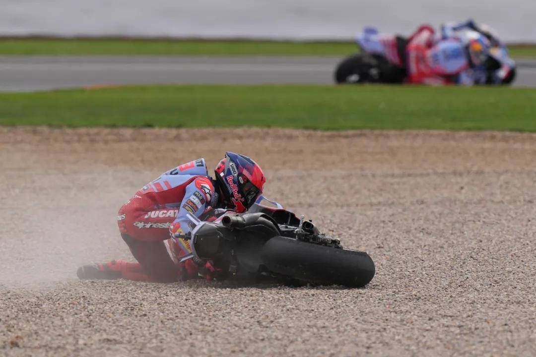 motogp英国站:巴斯蒂亚尼尼冲刺赛夺冠 马奎兹摔车退赛