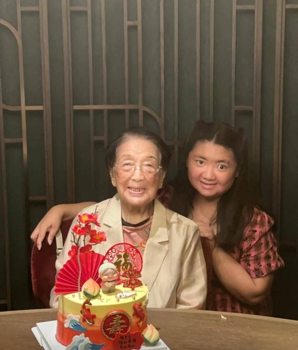 赞百岁老人是个宝,180斤女儿现身_嘉珍_何志平_妈妈