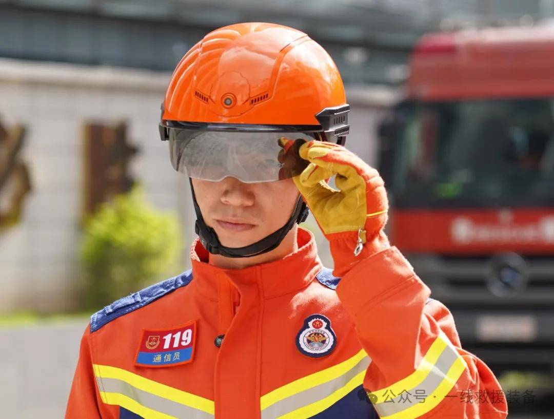 又一款新型智能消防头盔上市!