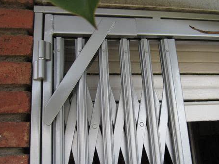 如今家里装这种防盗窗才是首选!能轻松伸缩折叠,小偷来了也不怕