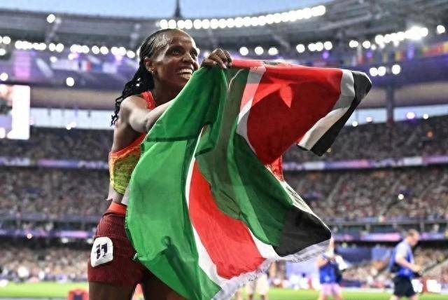 肯尼亚女警在2024年奥运会上帮助自己的国家夺得首枚金牌