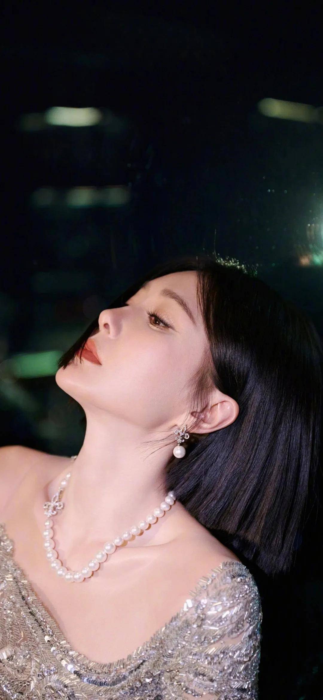 秦岚:银装女王的完美曲线